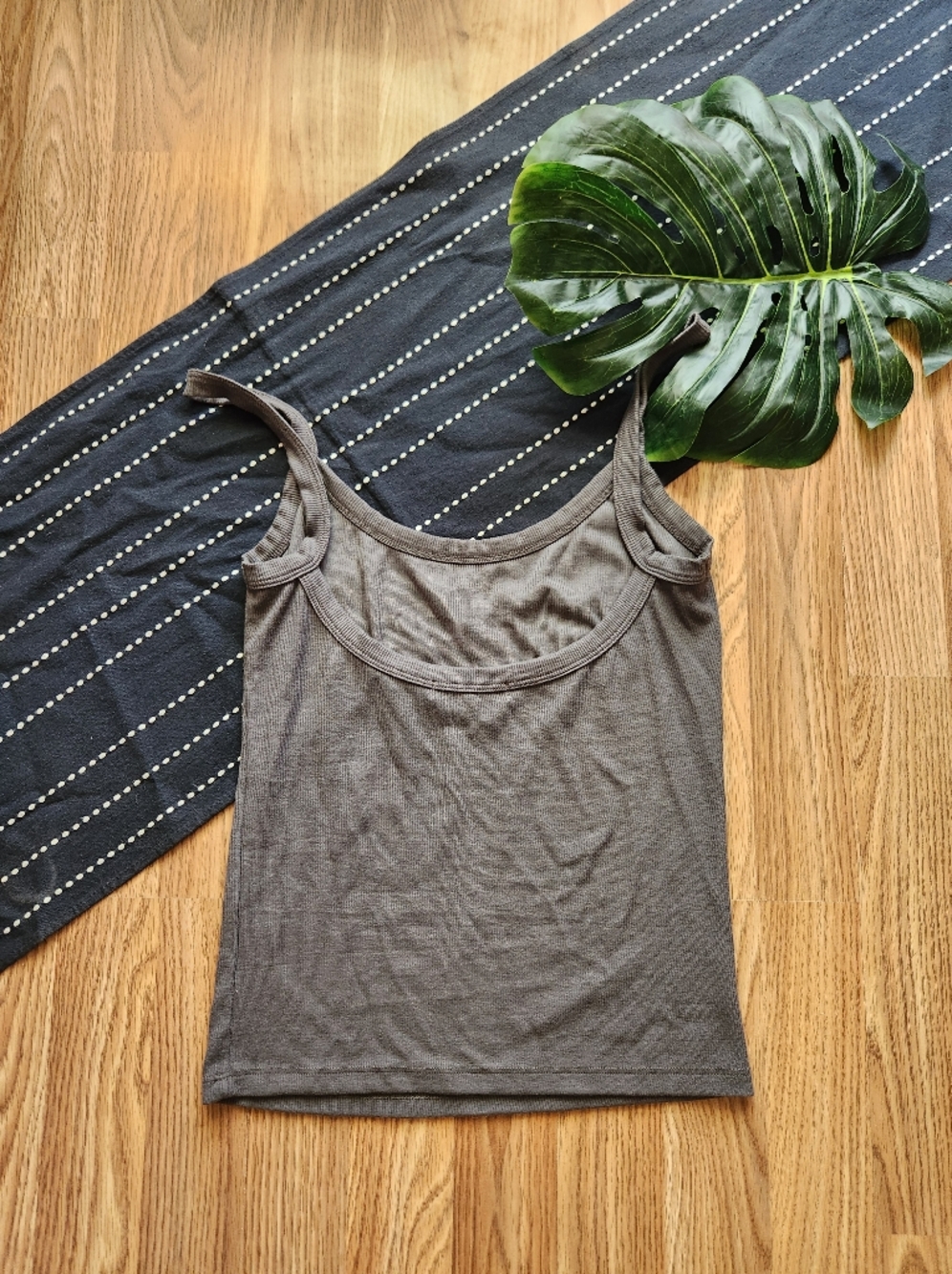 Joah Brown Ribbed Low Back Tank Top Size M/L - Picture 6 of 6